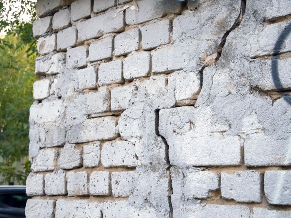 Cracked Brick Wall Repair in St Louis